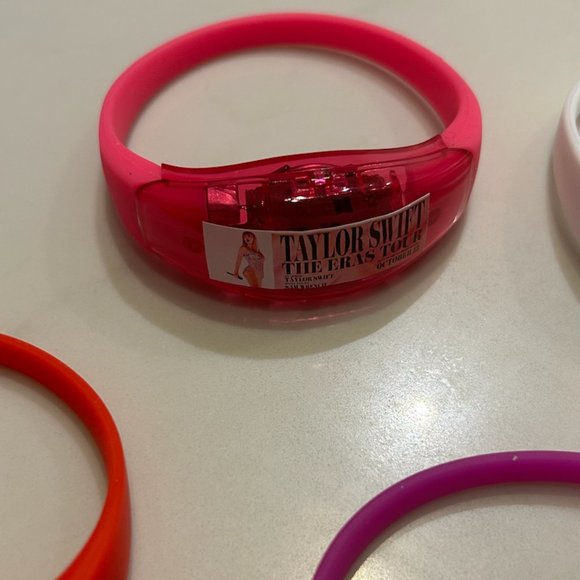 FOUR (4) - Taylor Swift Concert Film Light Up Wrist Band - Buy for your MOVIE - Picture 3 of 13